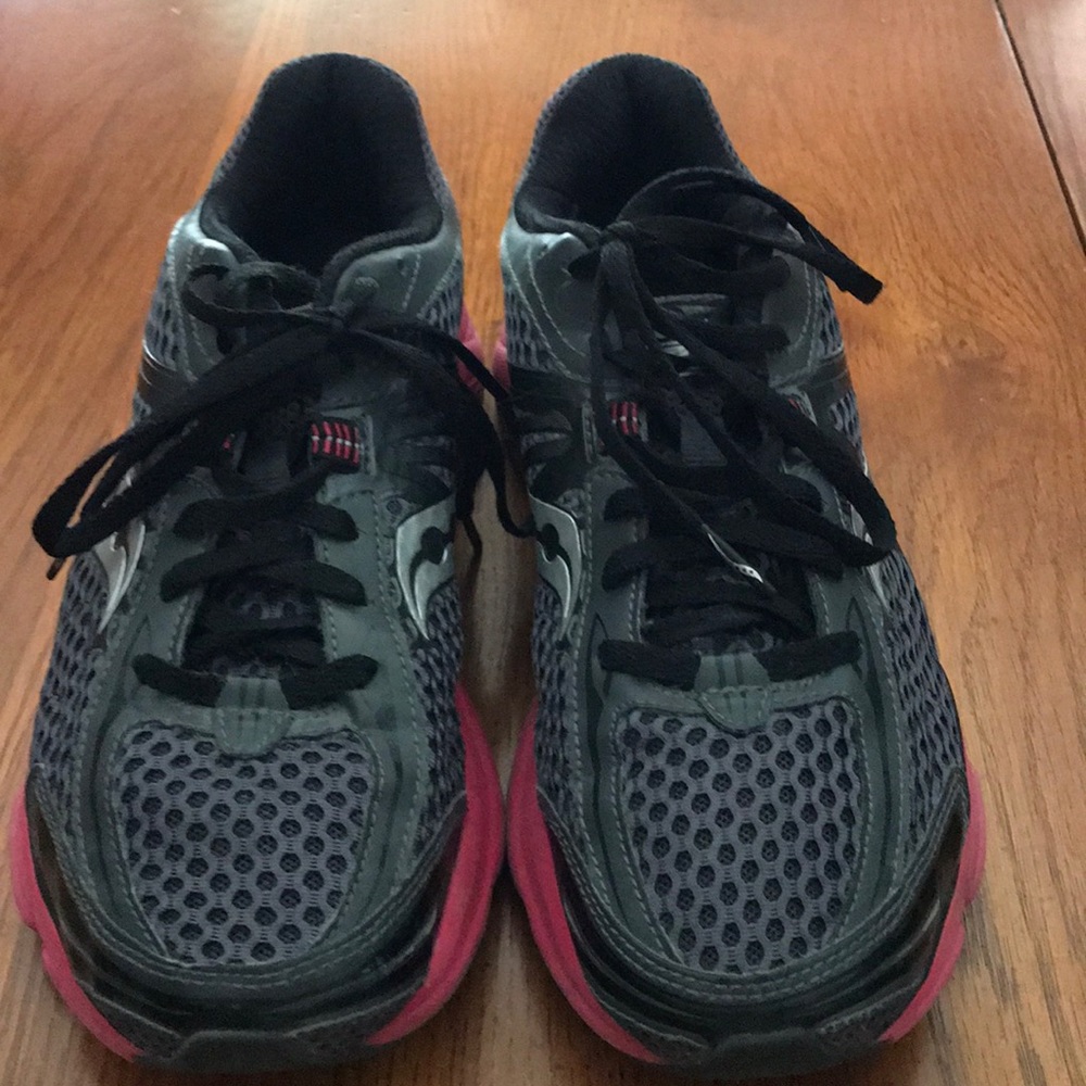 Saucony Mirage Running Shoes size 9.5